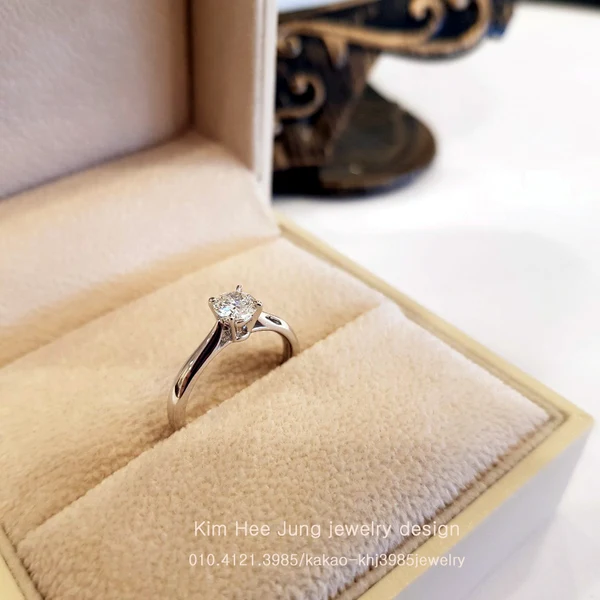 0.3ct 3부다이아몬드 4발프롱 18K 화이트골드 반지 완성 후 · 1